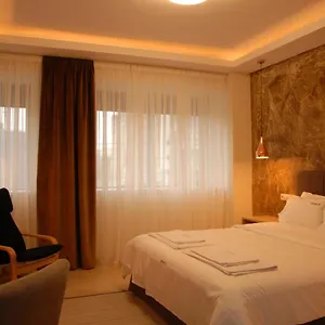 Citizen 9 2* Thessaloniki